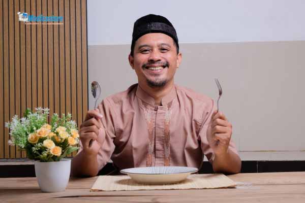 8 Manfaat Makan Sahur Saat Puasa