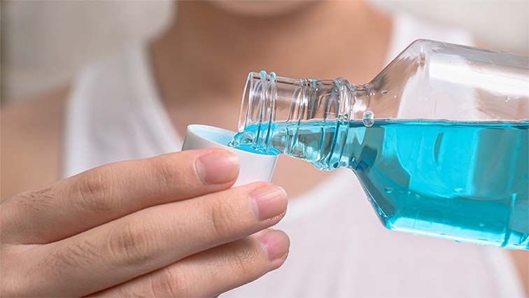 Listerine Obat Kumur, Ketahui Manfaat dan Cara Pakainya Berikut ini!