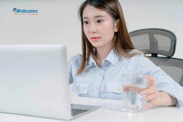 5 Tips Tetap Terhidrasi di Ruangan AC