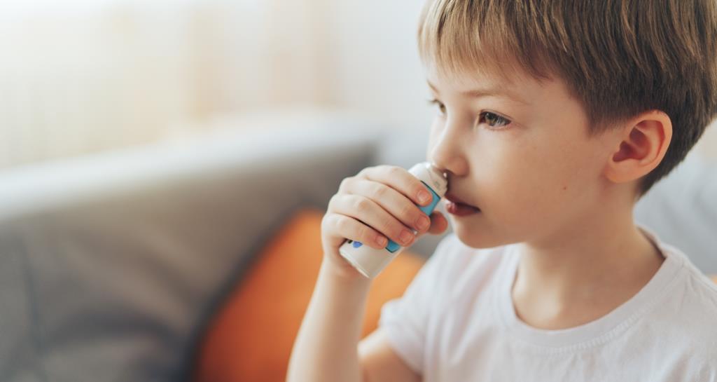 bilas hidung untuk mengatasi tanda mengalami sinusitis