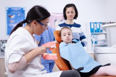cara menjaga kesehatan gigi anak dengan ke dokter gigi