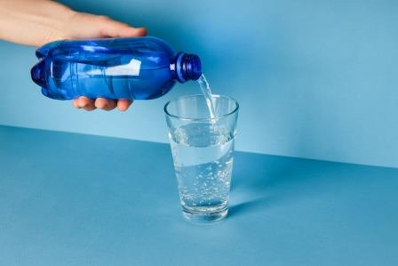 minum air putih yang cukup salah satu cara diet yang aman