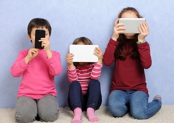 penggunaan gadget berlebihan pada anak